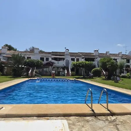Casa Con Piscina Comunitaria